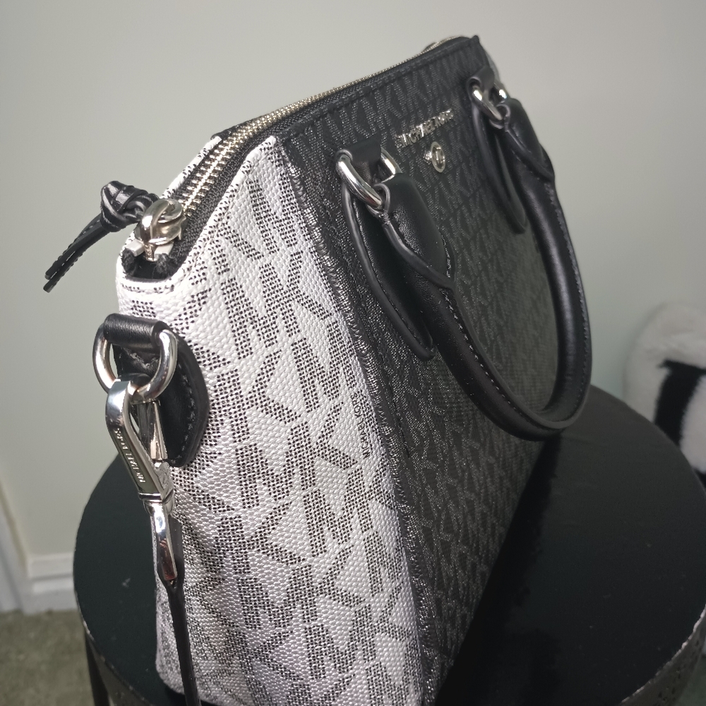 Michael Kors Sienna Medium Two-Tone GraphicLogo Messenger Bag - Picture 3 of 8